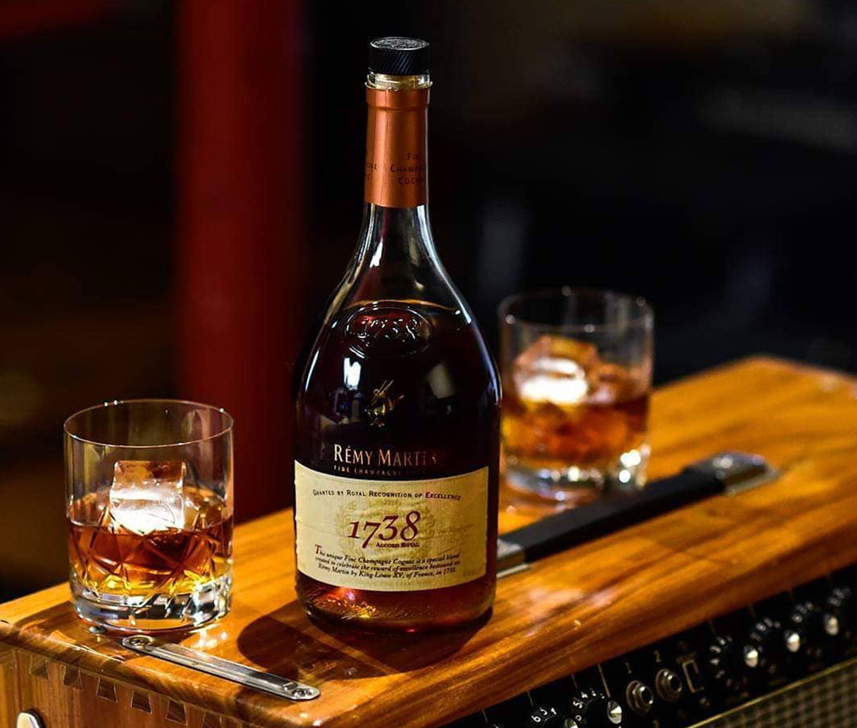 Rémy Martin - How to drink cognac - Neat or on the rocks - UK
